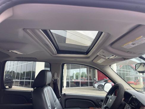 Used 2007 Chevrolet Avalanche LTZ w/ LTZ Preferred Equipment Group AWD/4WD image 4