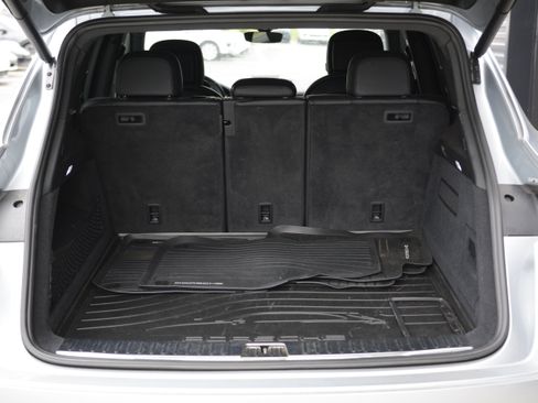 Certified 2023 Porsche Cayenne AWD/4WD image 35
