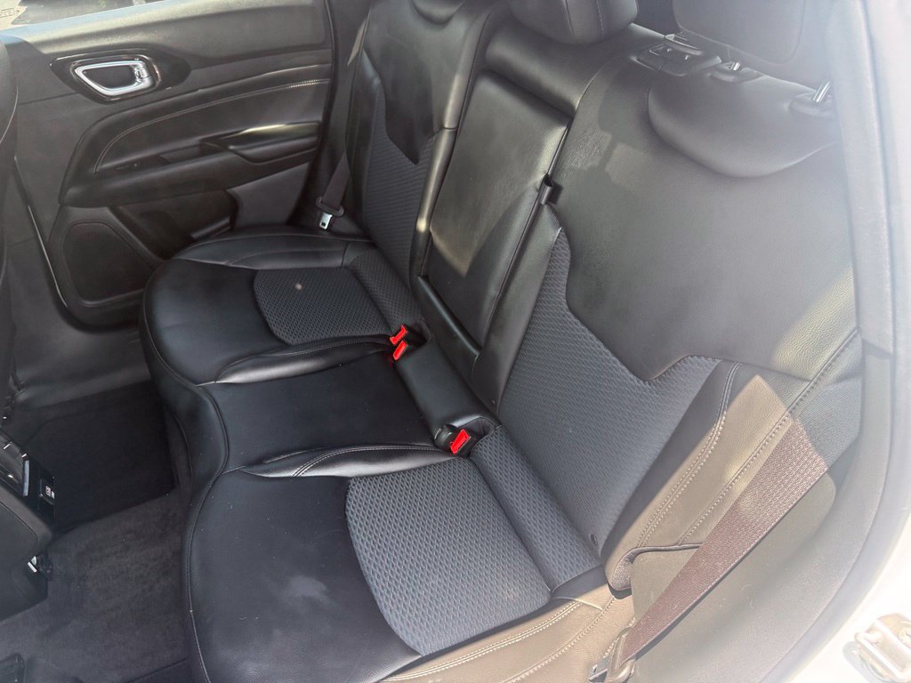 Used 2022 Jeep Compass Latitude AWD/4WD image 32