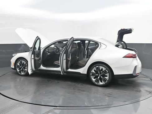 New 2027 BMW 530i RWD image 51