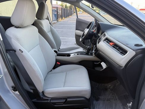 Used 2020 Honda HR-V LX image 17