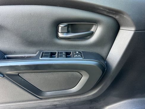 Used 2021 Nissan Titan S w/ S Utility Package image 15