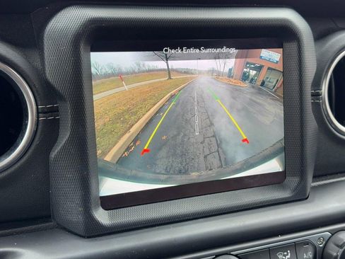 Used 2020 Jeep Wrangler Unlimited Sahara image 22