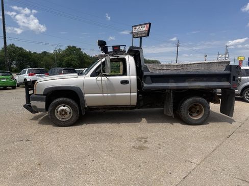Used 2005 Chevrolet Silverado 3500 4x4 Regular Cab image 3