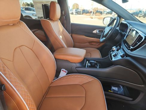 New 2026 Chrysler Pacifica Pinnacle image 20