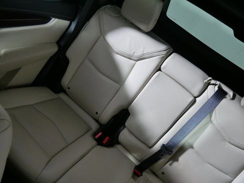 Used 2017 Cadillac XT5 Luxury w/ Driver Awareness Package image 12