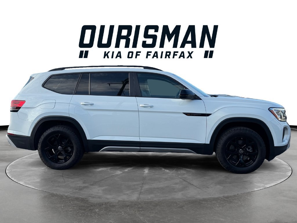 Used 2025 Volkswagen Atlas Peak Edition SE AWD/4WD image 6