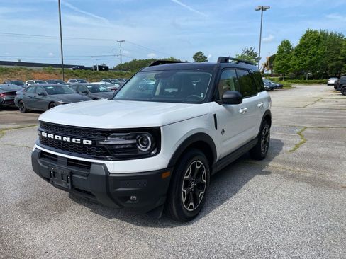 Used 2025 Ford Bronco Sport Outer Banks AWD/4WD image 2