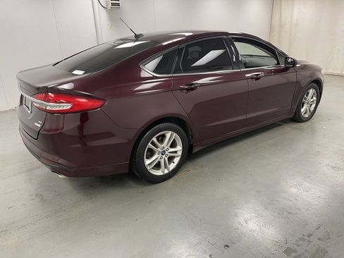 Used 2018 Ford Fusion SE w/ Fusion SE Technology Package image 5
