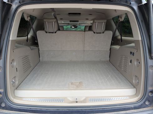 Used 2018 Chevrolet Suburban LT w/ LT Signature Package RWD image 20