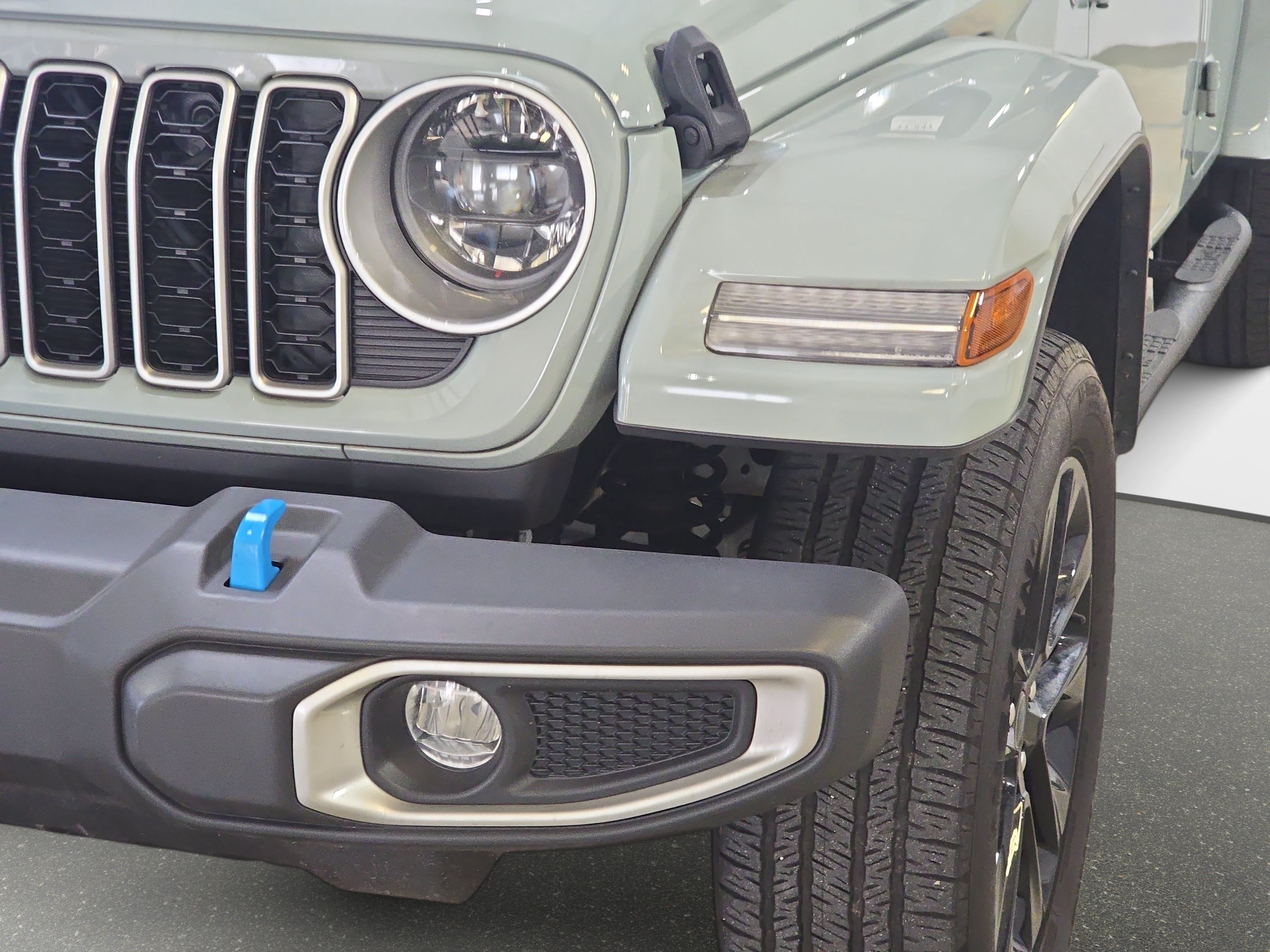 Used 2024 Jeep Wrangler Unlimited Sahara w/ Technology Group AWD/4WD image 28