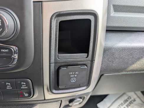 Used 2017 RAM 1500 Big Horn AWD/4WD image 32