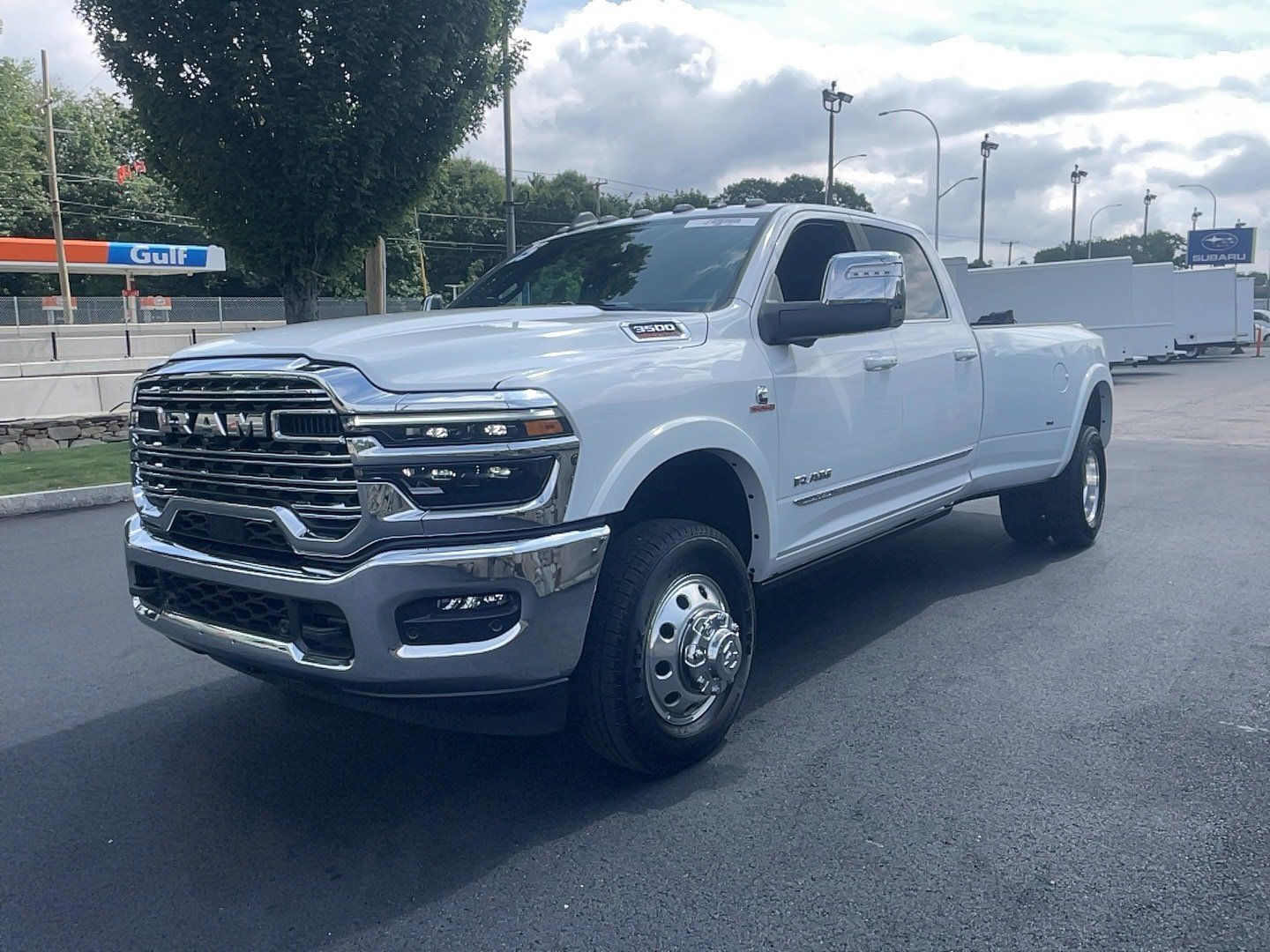 Used 2025 RAM 3500 Limited AWD/4WD image 3