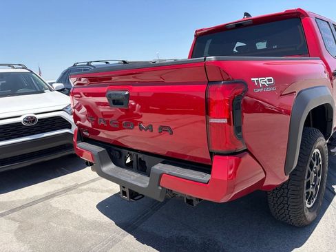 Used 2025 Toyota Tacoma TRD Off-Road AWD/4WD image 4