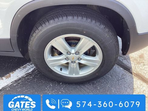 Used 2020 Chevrolet Trax LS FWD image 28