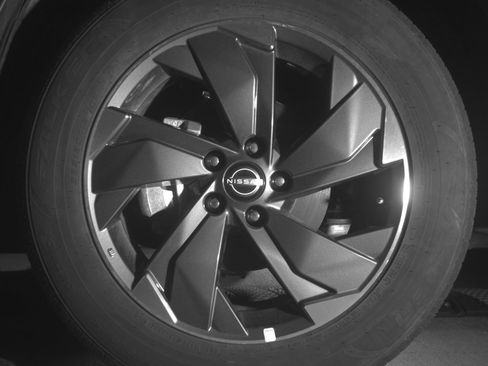 Used 2025 Nissan Rogue SV FWD image 12