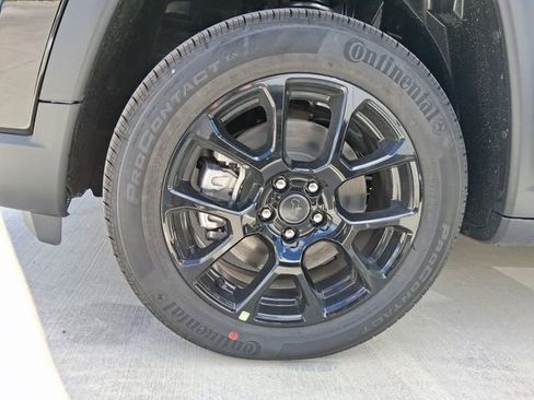 New 2026 Jeep Compass Latitude image 12