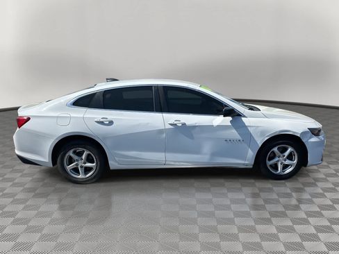 Used 2018 Chevrolet Malibu LS image 2