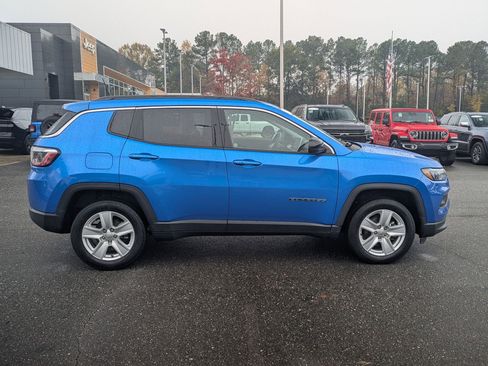Used 2022 Jeep Compass Latitude image 4