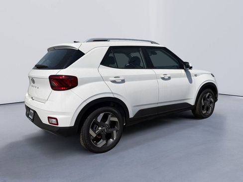 New 2026 Hyundai Venue SEL FWD image 3