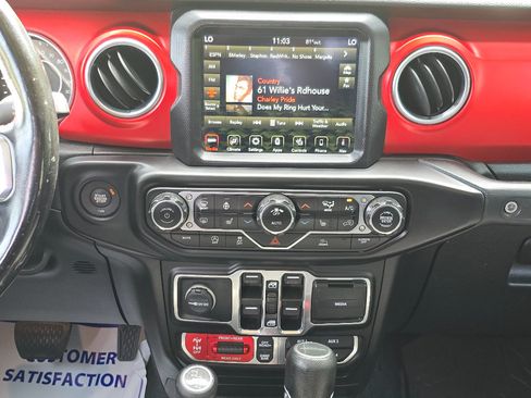 Used 2020 Jeep Gladiator Rubicon AWD/4WD image 16