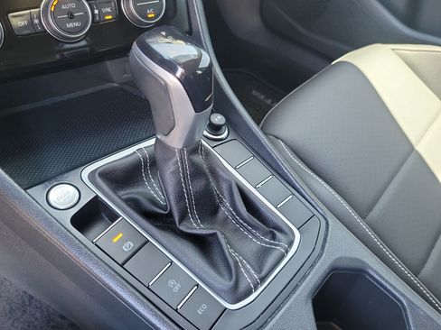 Certified 2023 Volkswagen Jetta SE w/ Black Wheel Package FWD image 34