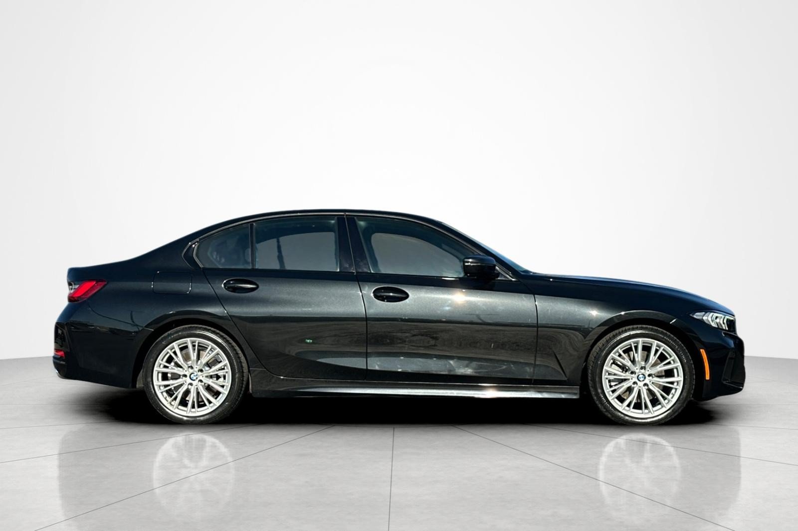 Used 2023 BMW 330i Sedan w/ Convenience Package RWD image 6