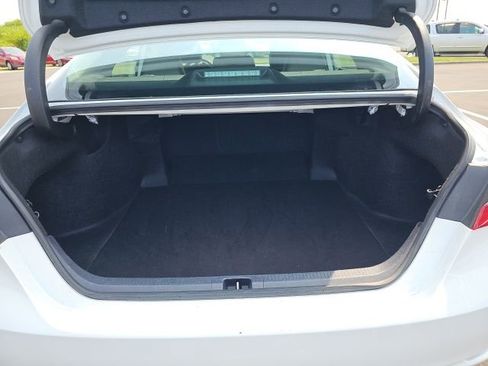 Used 2024 Toyota Camry SE image 11