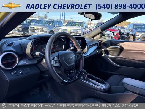 Certified 2024 Chevrolet Trax RS w/ Sunroof Package image 13
