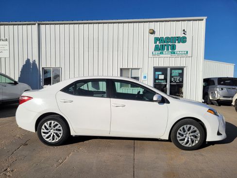 Used 2018 Toyota Corolla LE image 8