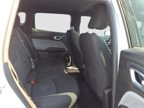 Used 2025 Jeep Compass Sport w/ Mopar Graphics Package AWD/4WD image 9