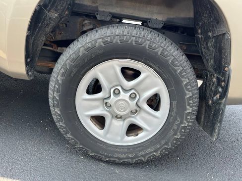 Used 2008 Toyota Tundra 4x4 CrewMax w/ Tow Pkg image 10