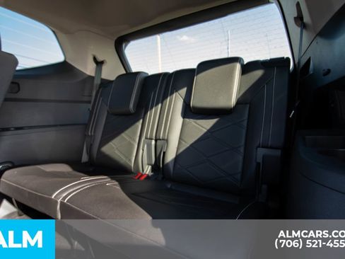 Used 2025 Volkswagen Atlas SE image 11