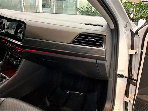 Used 2022 Volkswagen Jetta SEL image 18