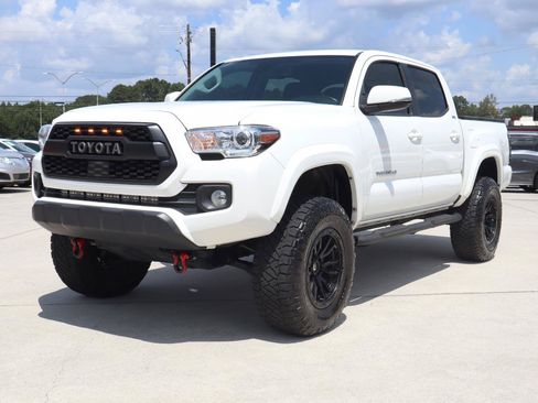 Used 2023 Toyota Tacoma SR5 AWD/4WD image 35