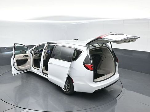 Used 2024 Chrysler Pacifica Touring-L FWD image 55