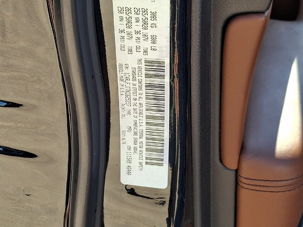 Used 2019 Jeep Grand Cherokee Summit AWD/4WD image 29