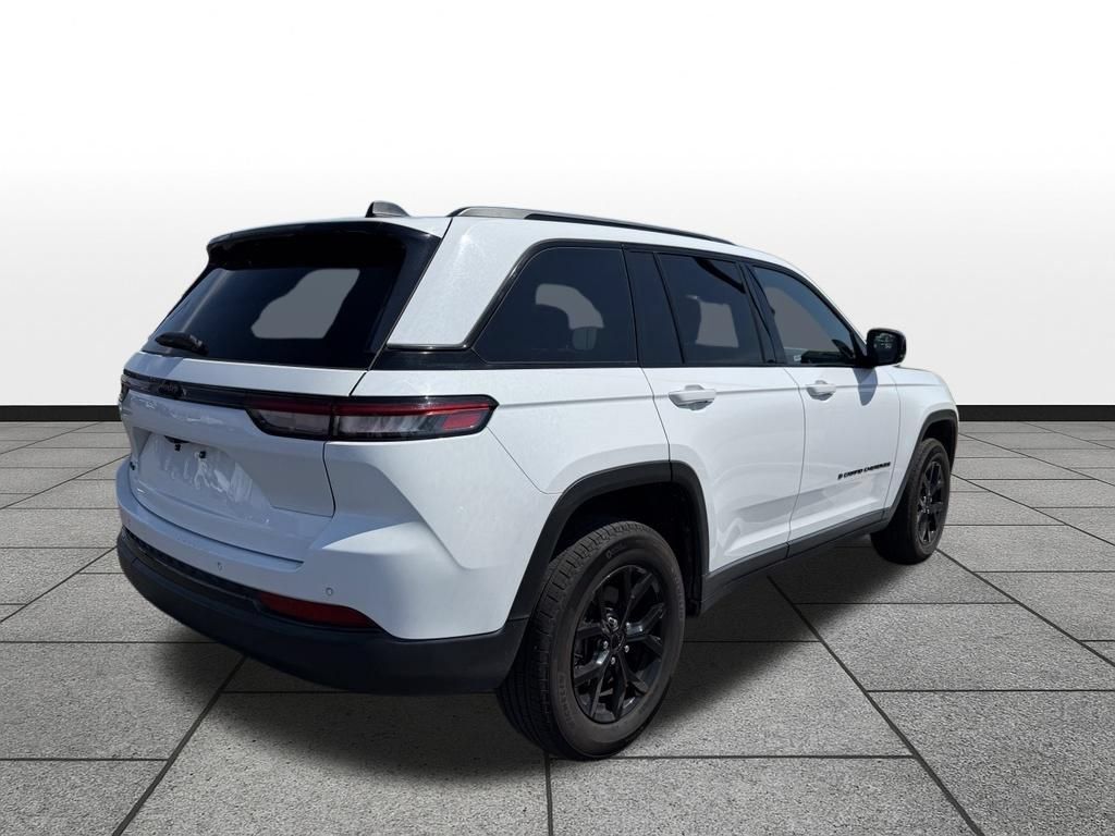 Used 2025 Jeep Grand Cherokee Altitude AWD/4WD image 35