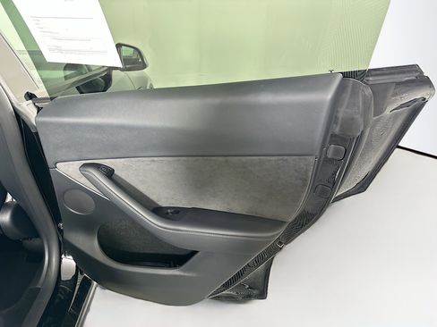 Used 2025 Tesla Model Y Long Range AWD/4WD image 30
