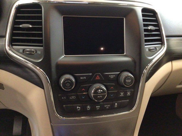 Used 2019 Jeep Grand Cherokee Laredo AWD/4WD image 19