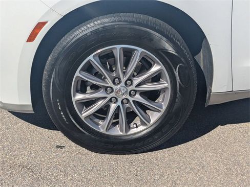 Used 2024 Buick Enclave Premium image 10