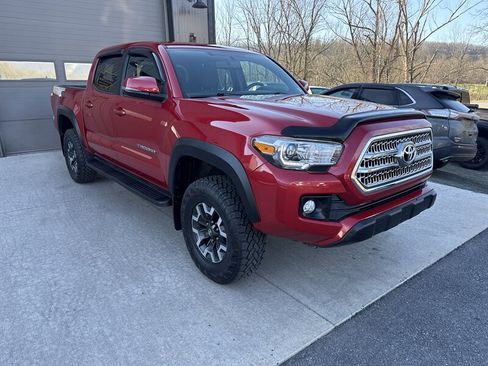Used 2016 Toyota Tacoma TRD Off-Road w/ Towing Package AWD/4WD image 10