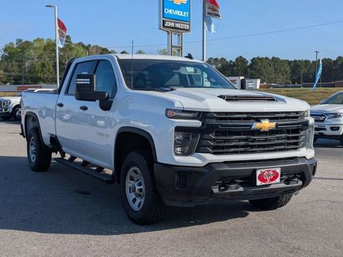 Used 2024 Chevrolet Silverado 3500 W/T image 2