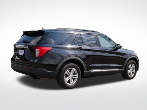 Used 2022 Ford Explorer XLT AWD/4WD image 3