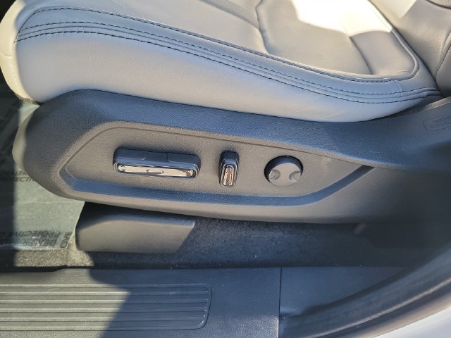 Used 2025 Honda Pilot EX-L image 11