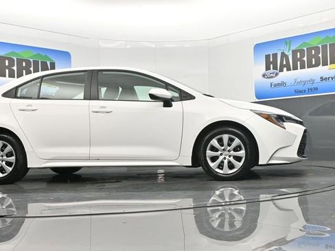 Used 2025 Toyota Corolla LE image 21