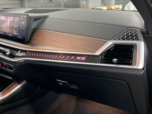 Used 2024 BMW X5 xDrive40i w/ Premium Package image 18