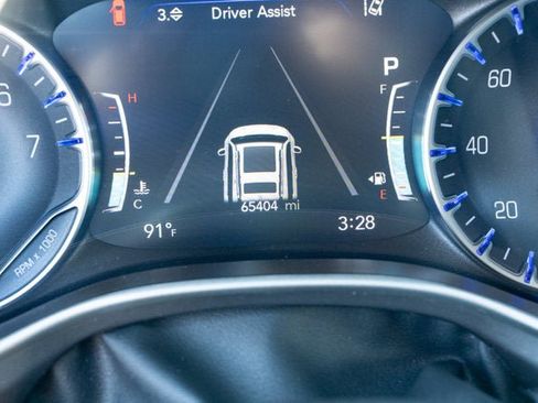 Certified 2024 Chrysler Pacifica Touring-L FWD image 10