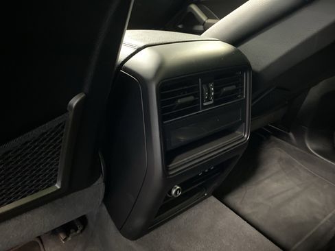 Used 2024 Porsche Cayenne image 31