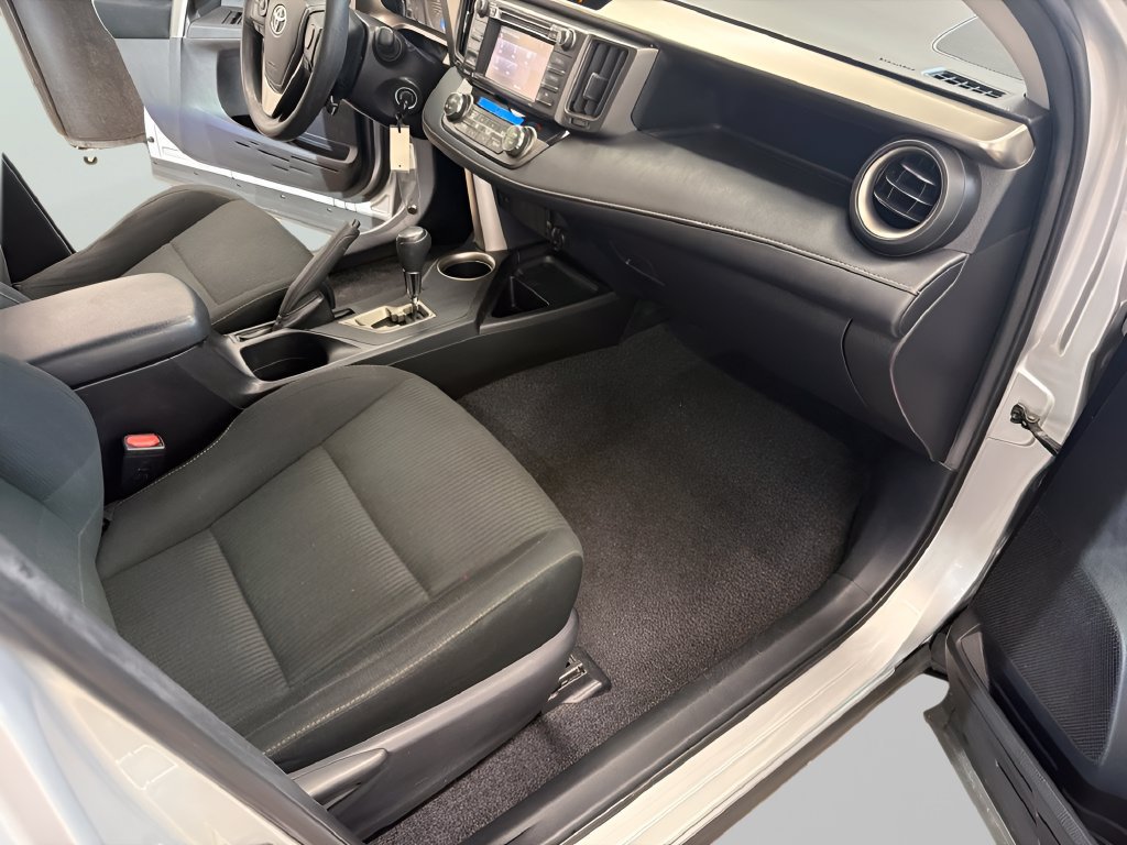 Used 2014 Toyota RAV4 XLE AWD/4WD image 17